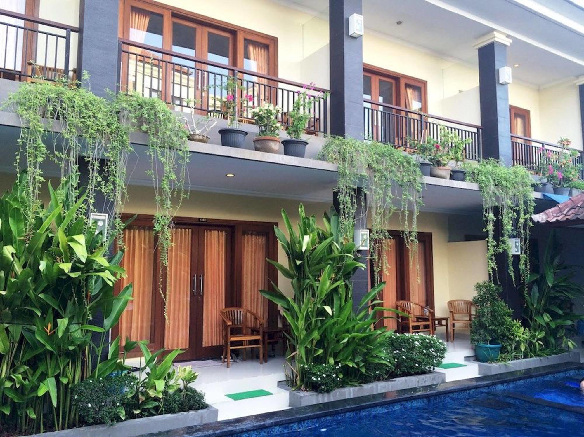 Waringin Homestay Kuta  Ngoại thất bức ảnh