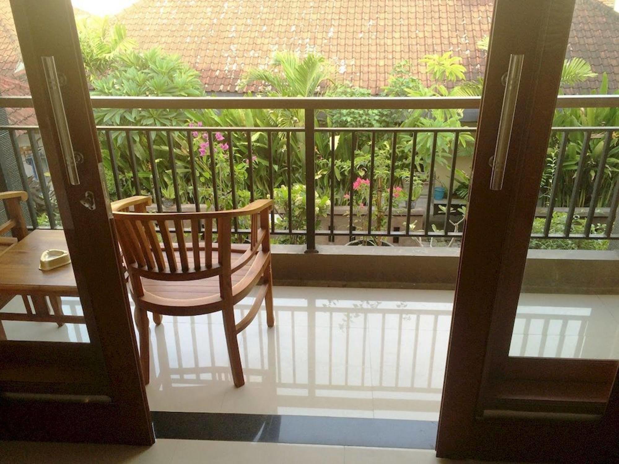 Waringin Homestay Kuta  Ngoại thất bức ảnh